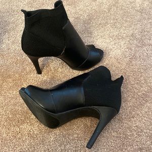 Simply Vera shoes sized 7. Barely worn with a tiny scuff on the side of one shoe